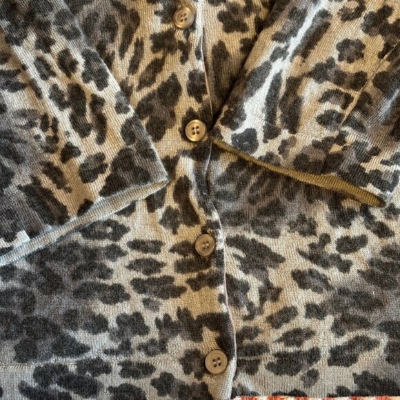 Garnet Hill Black White Animal Print Cardigan Large Lightweight Knit Sweater - Picture 6 of 6